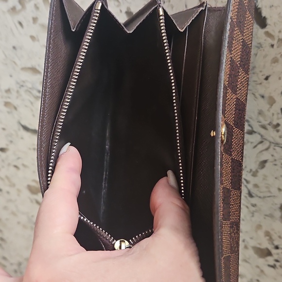 Louis Vuitton Damier Sarah Long Wallet - Picture 11 of 17